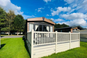 Bakers Lodge with Hot Tub